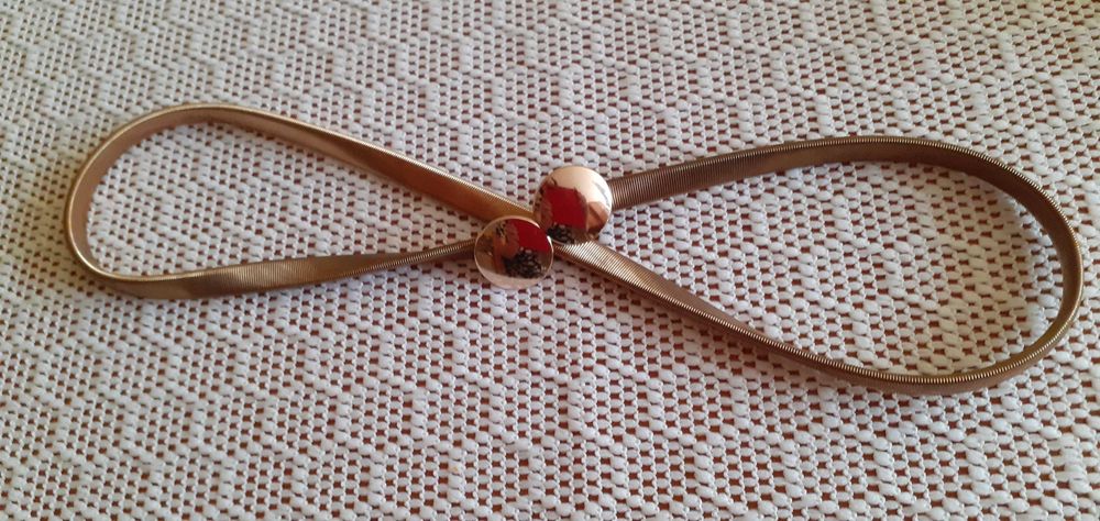 Pasek damski "sprężynka" rozm uniwesalny.