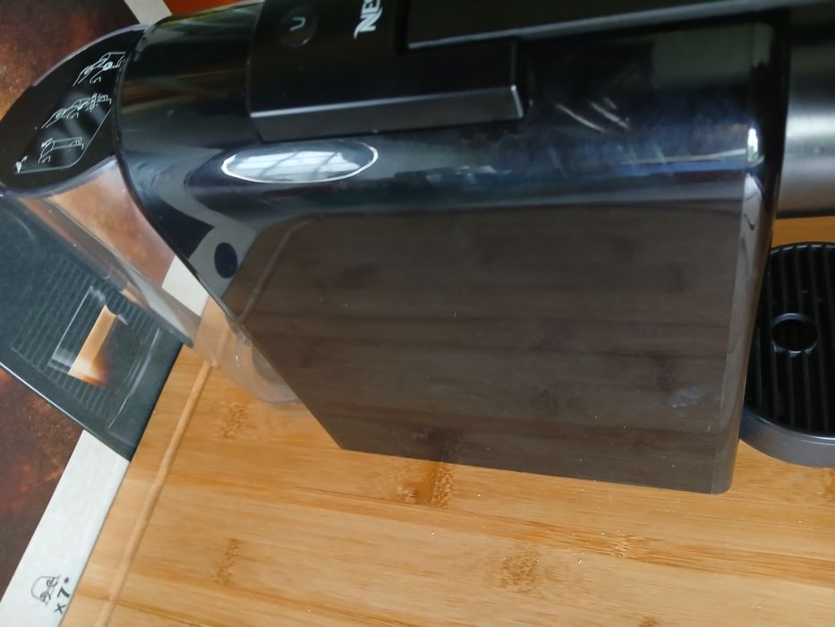 Máquina Essenza Mini Nespresso Piano Black D30i