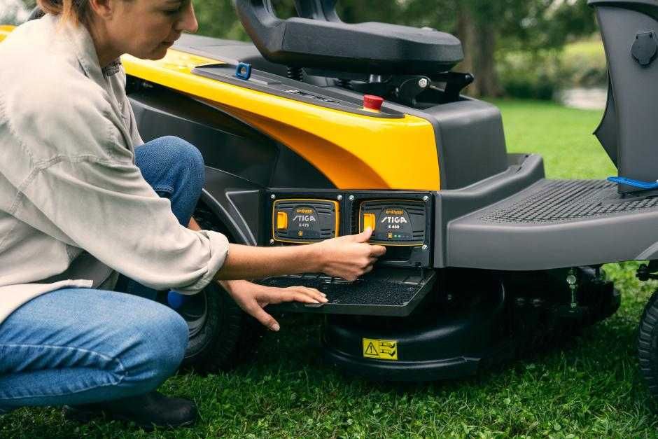 Traktorek kosiarka akumulatorowa Stiga Swift 372e 4 akumulatory