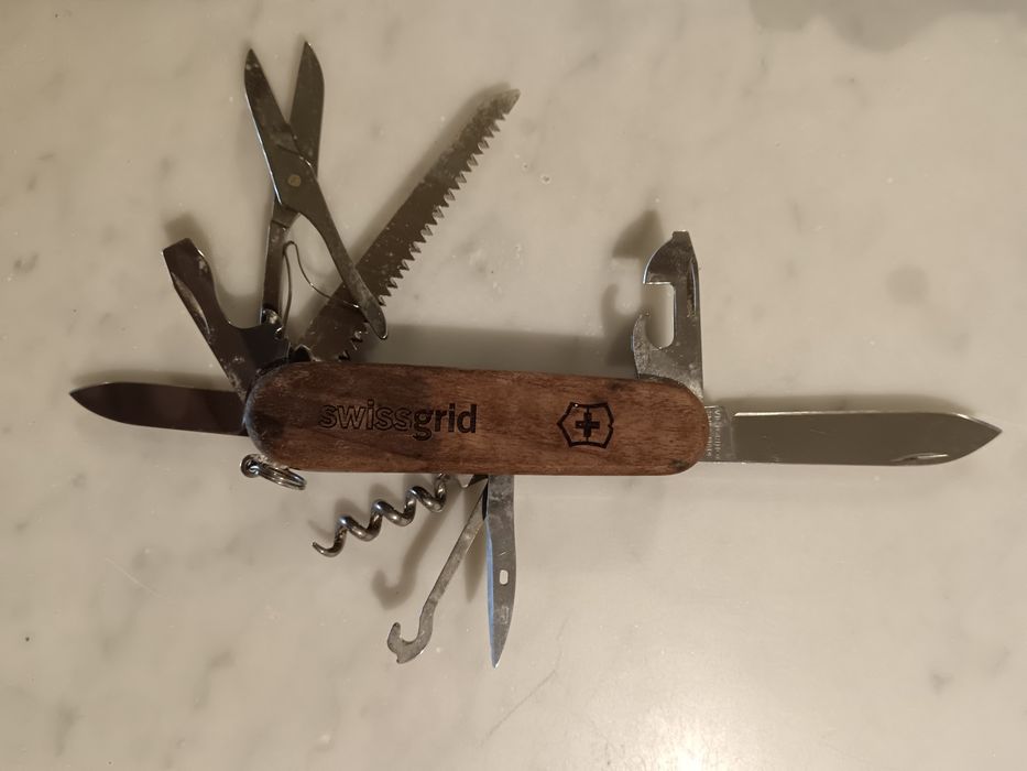 Victorinox Huntsman Wood
