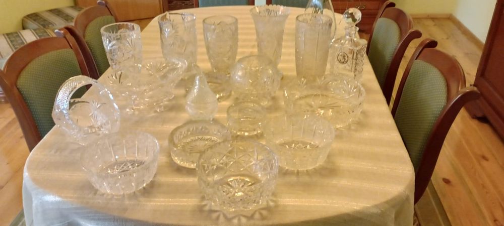 Zestaw kryształów misy wazony