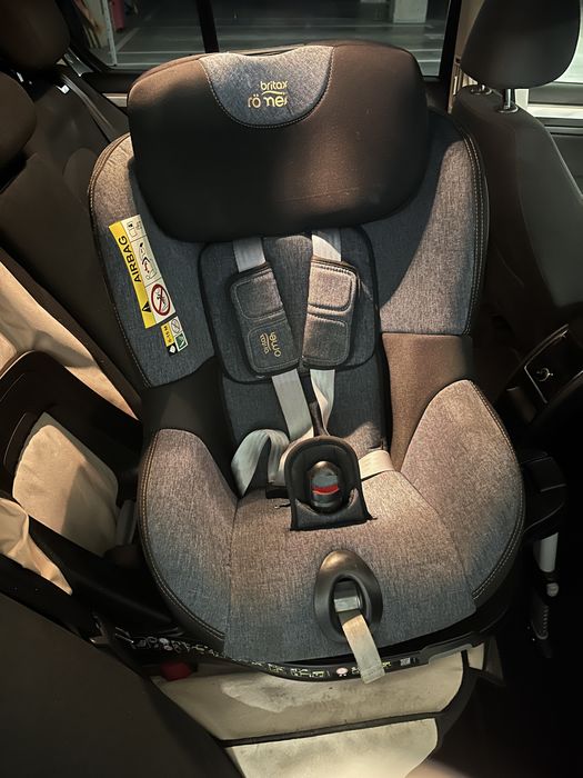 Obrotowy fotelik samochodowy 0-18kg  Britax Romer Dualfix Pro M