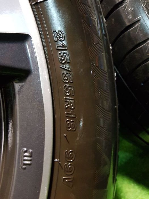 Jantes 18 Nissan Originais com pneus 80% jantes impecáveis sem riscos