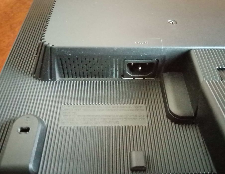 Монитор 19" LG Flatron L1953TR