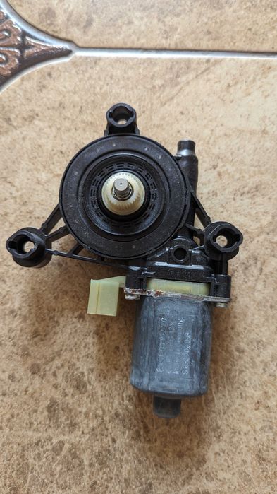 Моторчик склопідйомника 5Q0959801B