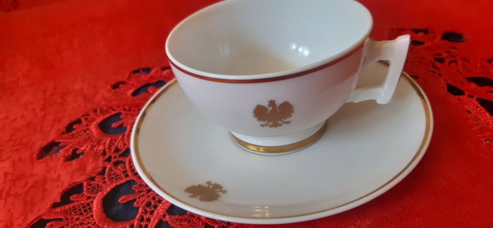 Ćmielów porcelana zdobiona motywem z Orzełkiem