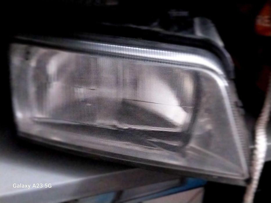 Faróis Audi a4 e bo. Estado