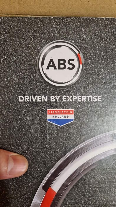 Продам гальмівні колодки на Nissan x-trail (передні)