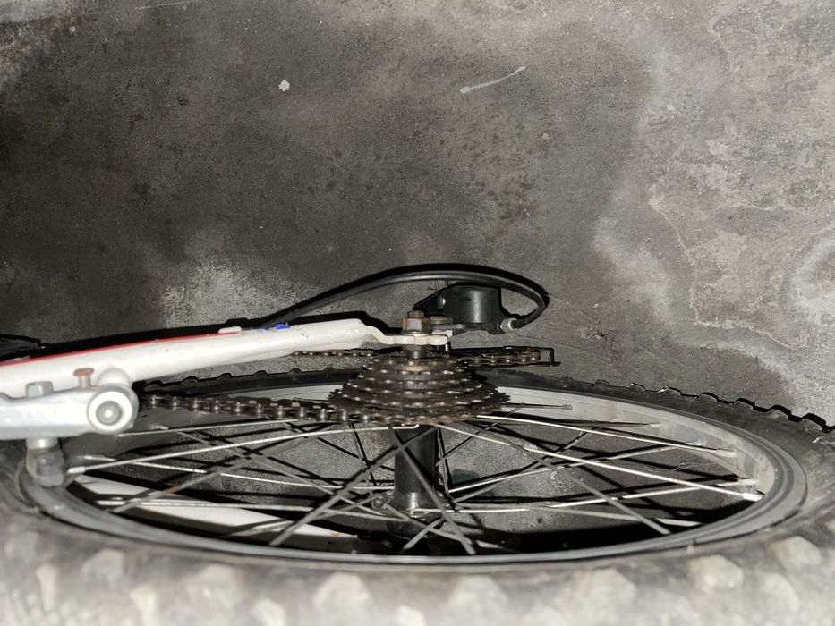 Bicicleta de crianca em excelente estado, roda 20, com mudancas!