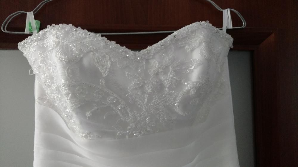 Suknia ślubna śnieżnobiała