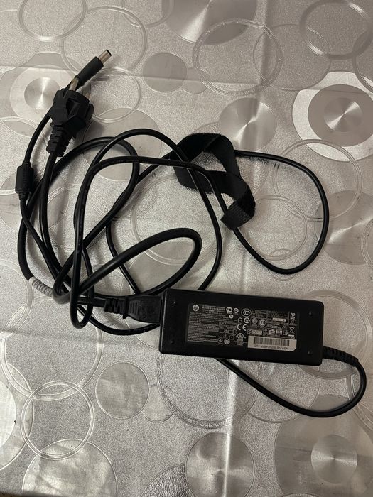 Продам зарядку від ноутбука hp 630
