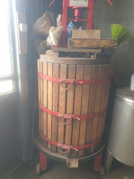 Vendo esmagadora de uvas