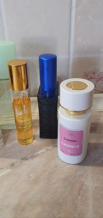 Продам лот парфумів