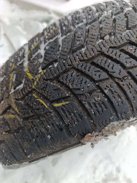 Продам резину 205 60 r16 зима