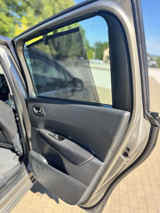 Peugeot 5008 2011