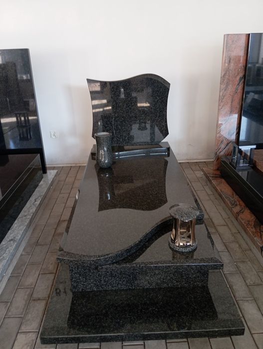 Nagrobek granitowy