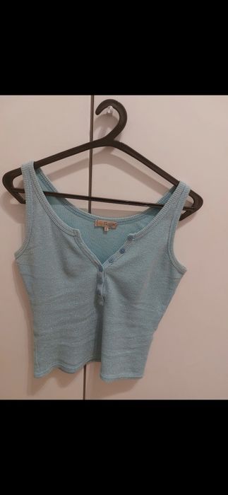 Top azul brilhante