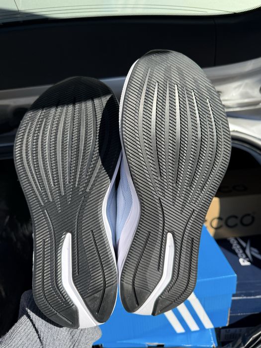 Новые кроссовки adidas 38