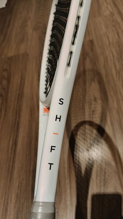 Raquete de ténis Wilson Shift semi nova