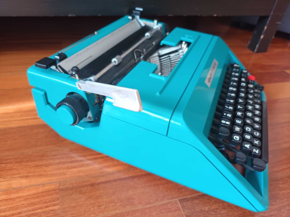 Máquina de escrever Olivetti Studio 45