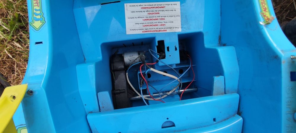 Дитячий автомобіль 2шт (акумуляторний)