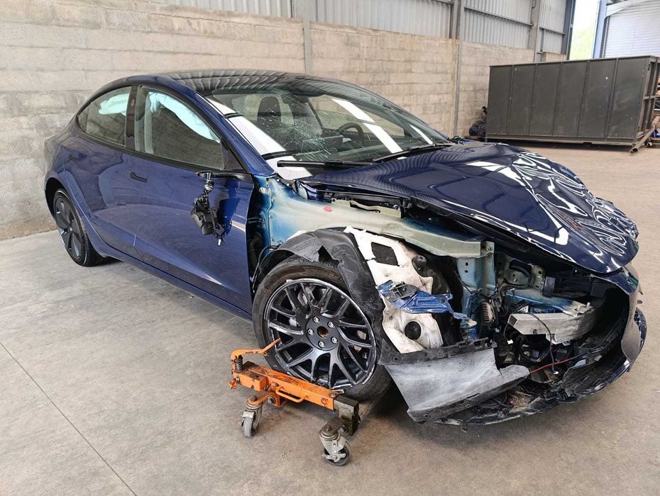 TESLA Model 3 - Tração Traseira