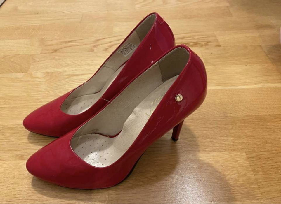 Buty Venezia 39 szpilki czerwone