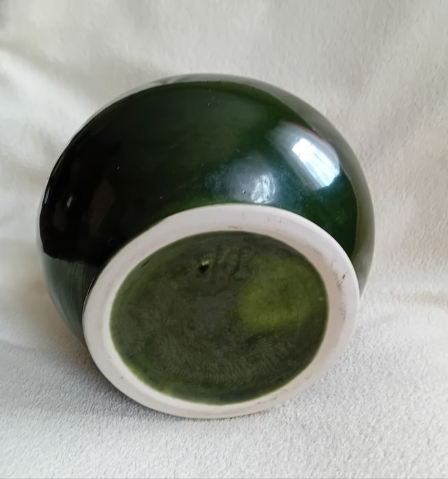 Ceramiczny zielony wazon