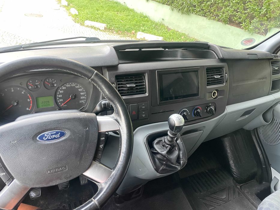 Ford Transit 2013 – 132.000 km – Bom Estado –  Nova Inspeção – Perfeito para Camper