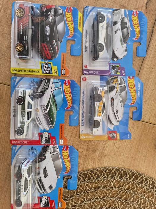Sprzedam autka hot wheels nowe cena za sztukę