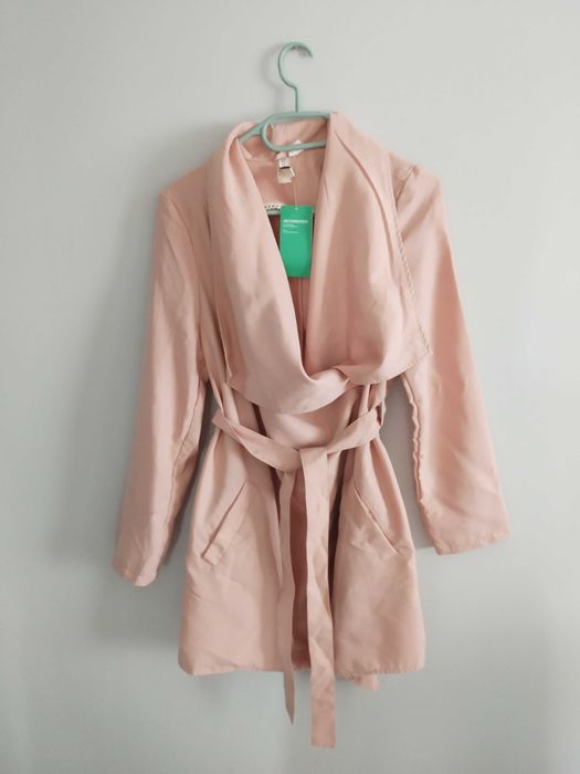 Lekki, wiązany płaszczyk H&M, pudrowy róż XS