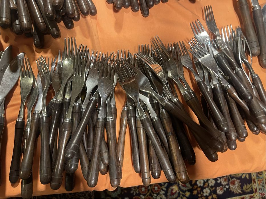 Faqueiro 298 peças com cabo de madeira