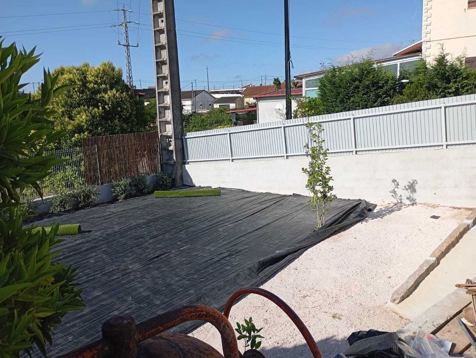 Remodelações, Jardinagem e Terraplanagem.