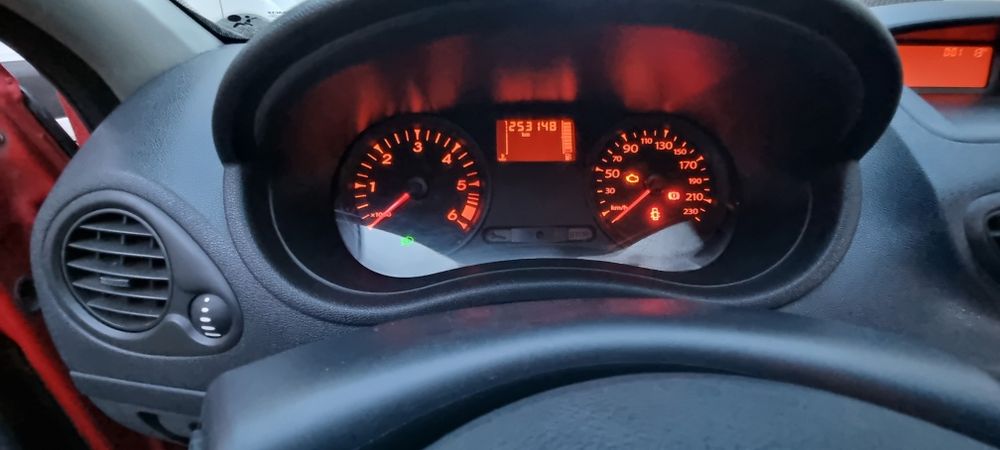 Clio 3 lift 1.5dci 2009rok uszkodzony silnik