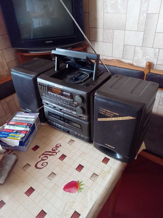 Продам телевизор 32 дюйма СМАРТ .,компьютер,муз. центр.телевизор . Чернигов.
