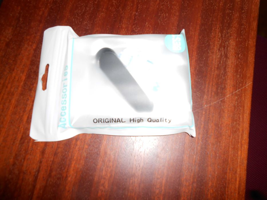 Two new magnetic phone holders in packaging64585703632129120