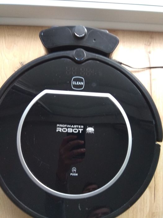 Robot sprzątający odkurzacz