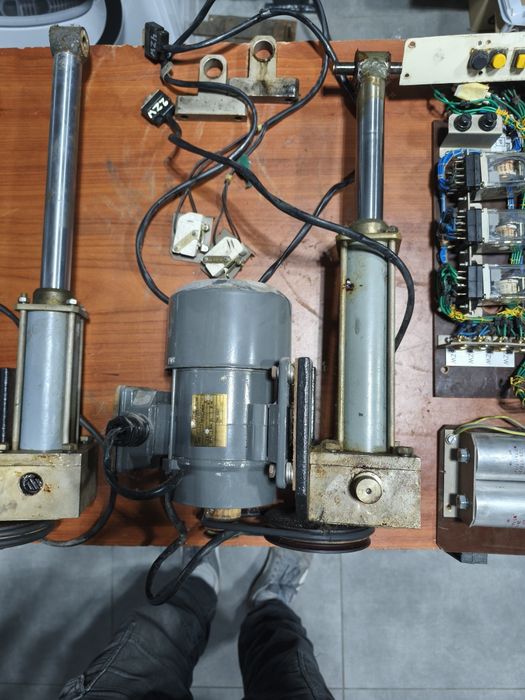 Napęd  liniowy z silnikami  230V /0,18 kW + sterowanie