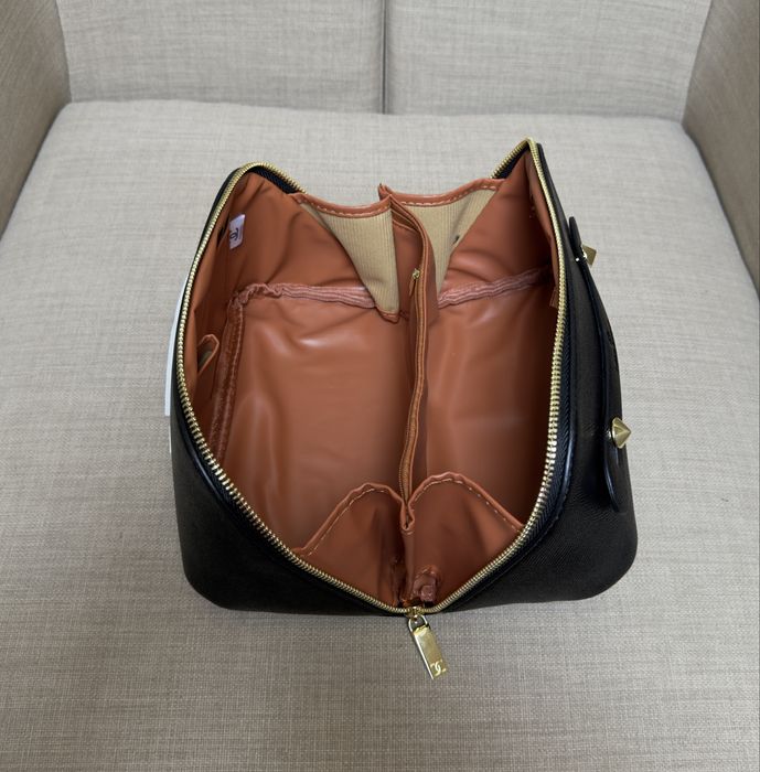 Kosmetyczka CC czarna z białym Logo