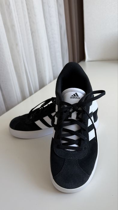 Продам Кросівки Adidas
