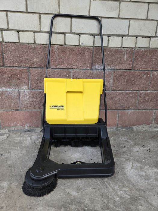 Підмітальна машина Karcher KМ 550