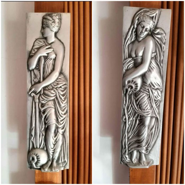 2 Quadros em estanho, com mulheres 
Para desocupar