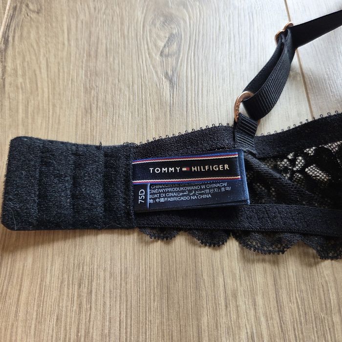 Nowy biustonosz Tommy Hilfiger