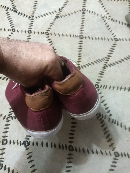 Качественные кроссовки кеды42р