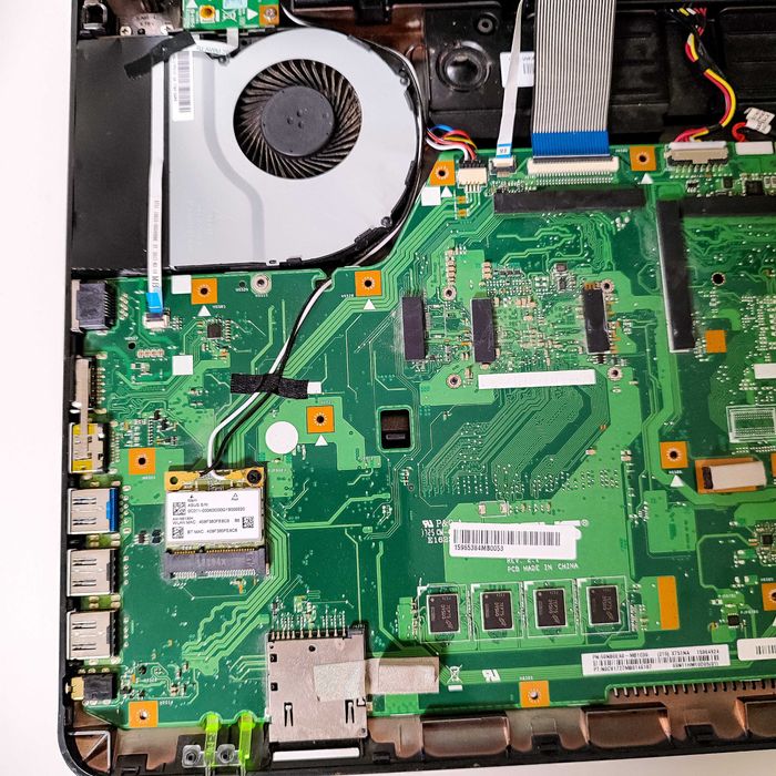 Великий ноутбук ASUS X751N (Під ремонт)