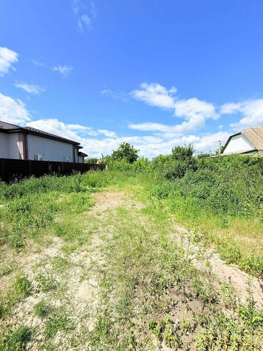 Продаж землі 10 соток Київ.Бортничі.БЕЗ %. Під забудову.Біля озера.