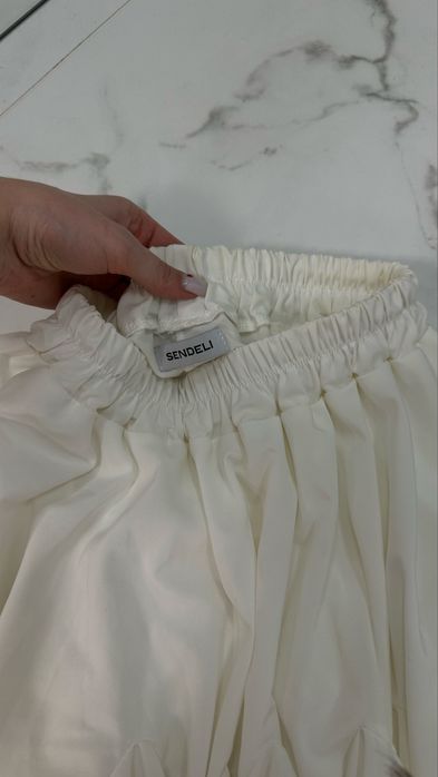 Спідниця білого кольору