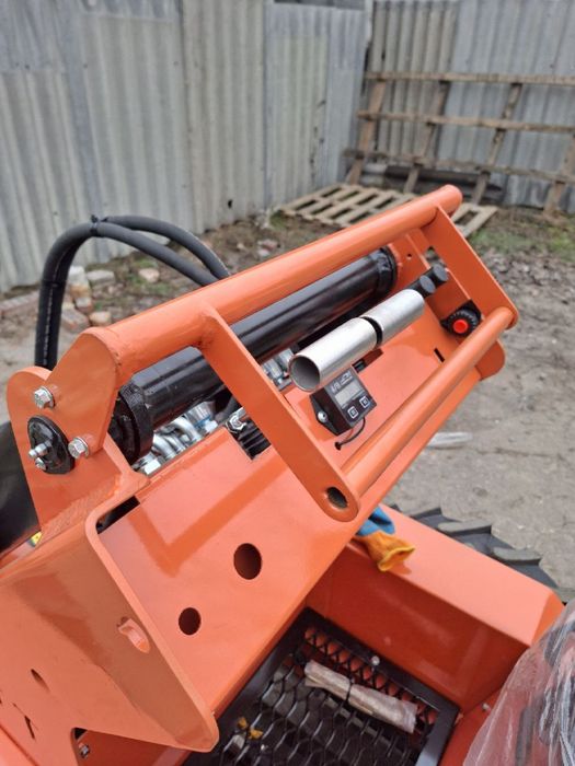 Міні навантажувач з двигуном V2, мінітрактор, мінінавантажувач