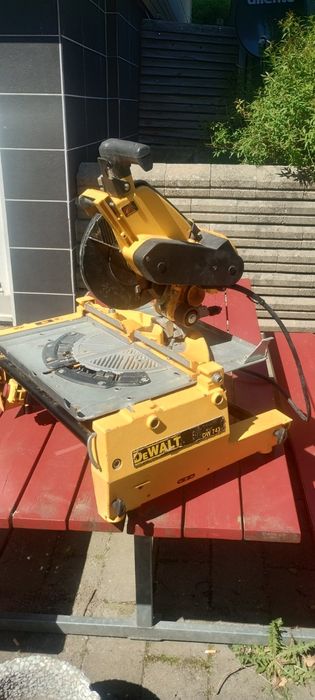 Комбинированная торцовочная пила DeWalt DW743