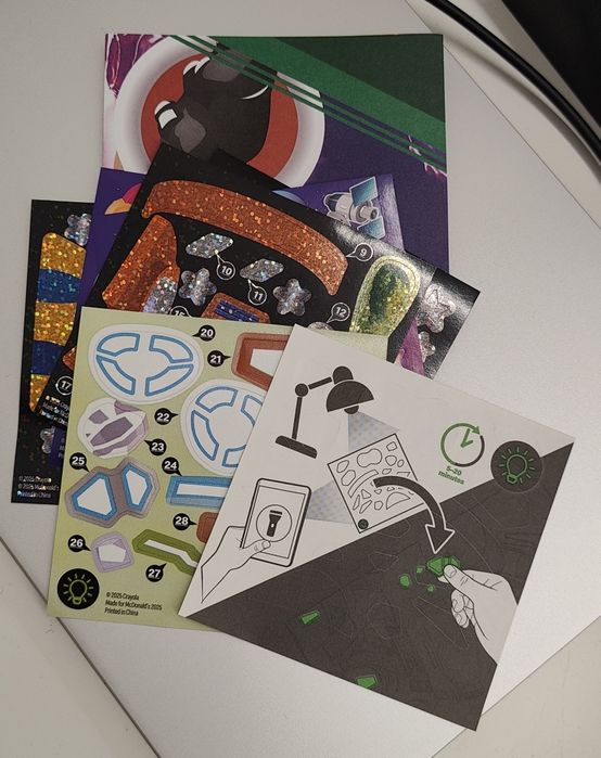 Brinquedo Happy Meal McDonald’s x Crayola | Glow-in-the-Dark Poster